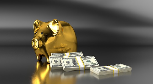貯金箱と紙幣