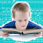 本を読んでいる